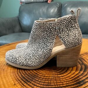 TOMS Women's Lea Cheetah Cut-Outs Zippered Casual Ankle Boots Women’s Si…